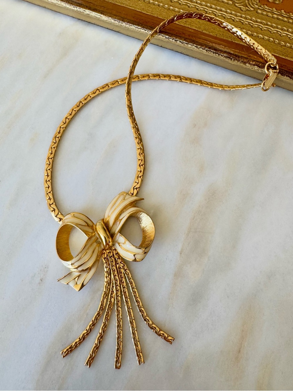 Vintage 60s 70s Gold Tone Ivory Enamel Bow Tassel Statement Necklace